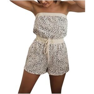 Catluck White & Grey Sleeveless Animal Print Romper with Pockets - L